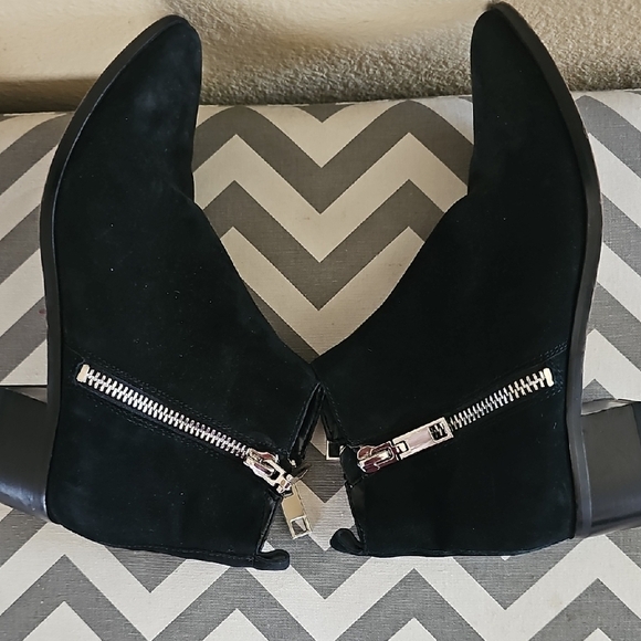 Dolce Vita Marra Double Zip Onyx Black Suede Witchy Ankle Bootie Size 8 - Picture 8 of 12